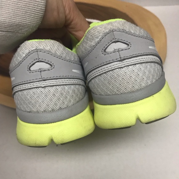 Nike Neon Lightweight Running Athletic Sneakers - Picture 7 of 8